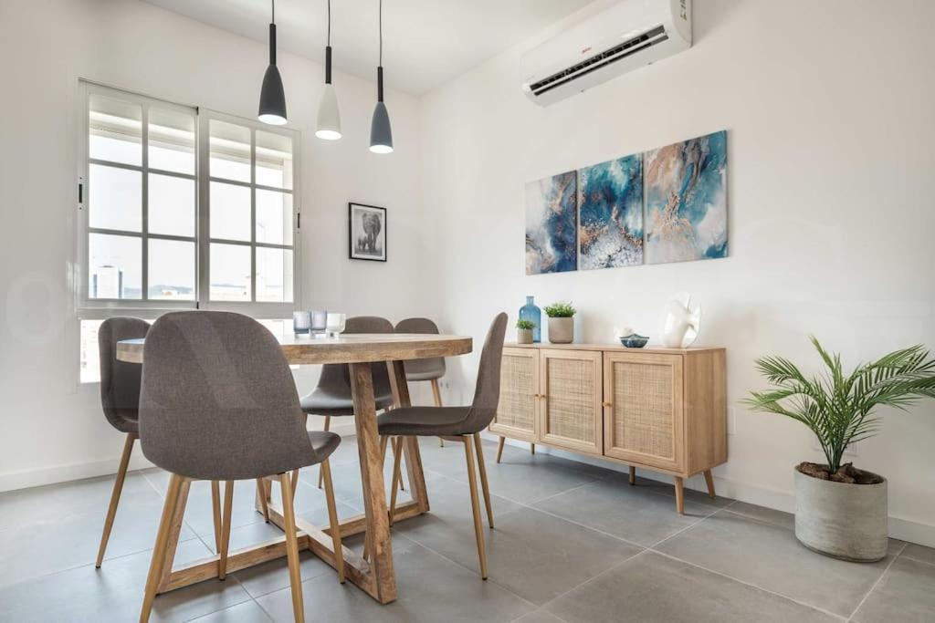 Sunlit & Fresh Apartment - Center By Rems Malaga Luaran gambar