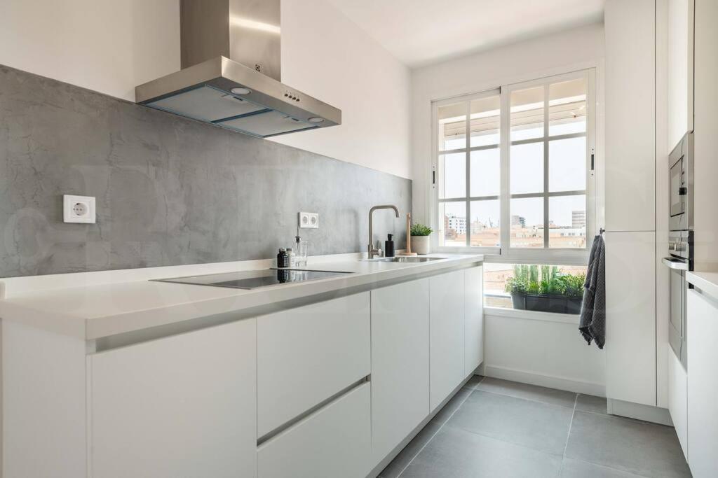 Sunlit & Fresh Apartment - Center By Rems Malaga Luaran gambar