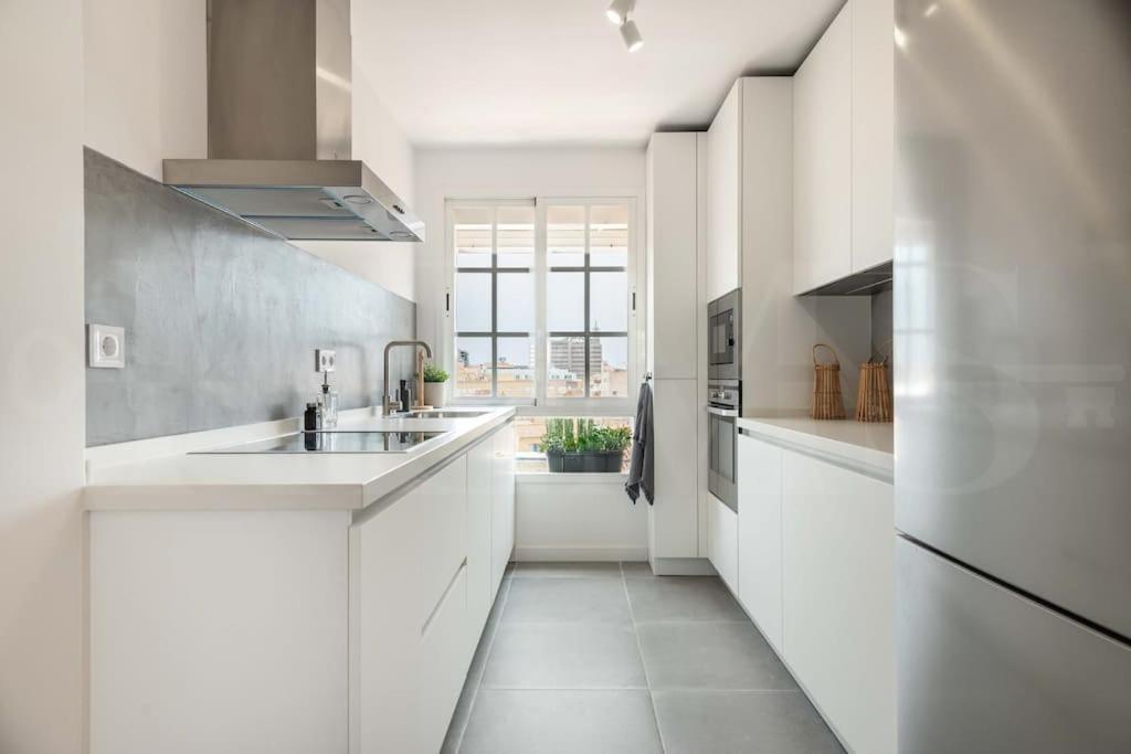 Sunlit & Fresh Apartment - Center By Rems Malaga Luaran gambar