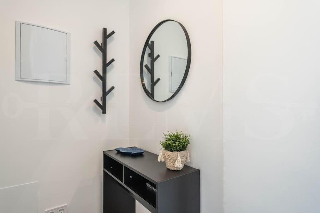 Sunlit & Fresh Apartment - Center By Rems Malaga Luaran gambar