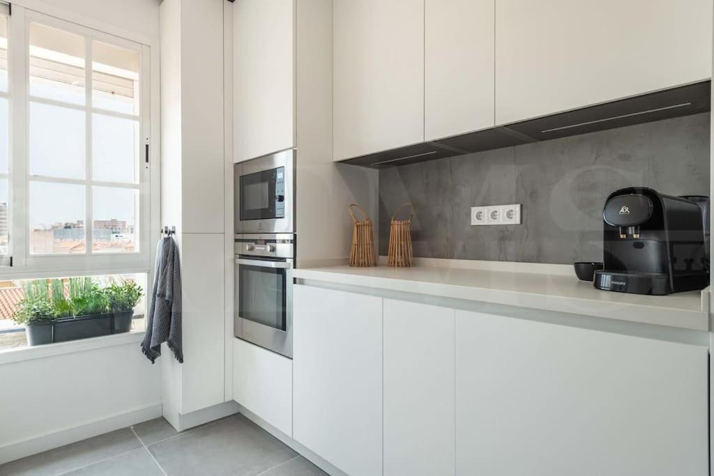 Sunlit & Fresh Apartment - Center By Rems Malaga Luaran gambar